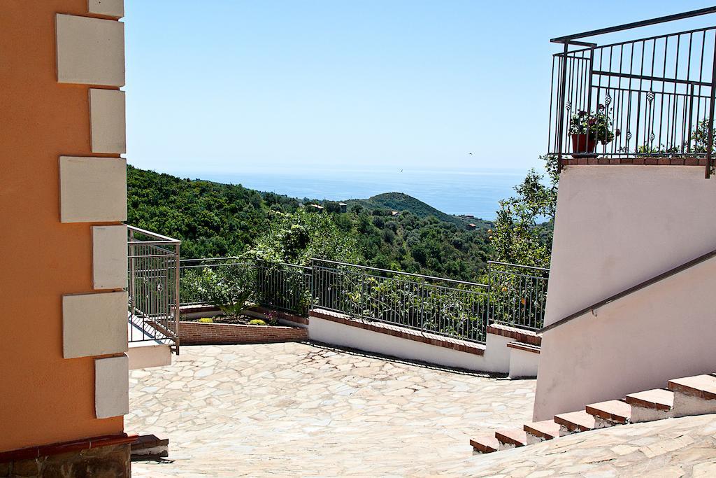 Apartmán I Tre Pini Pollica Exteriér fotografie